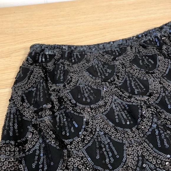 TOBI Mini Skirt Scallop Hem - Picture 3 of 5
